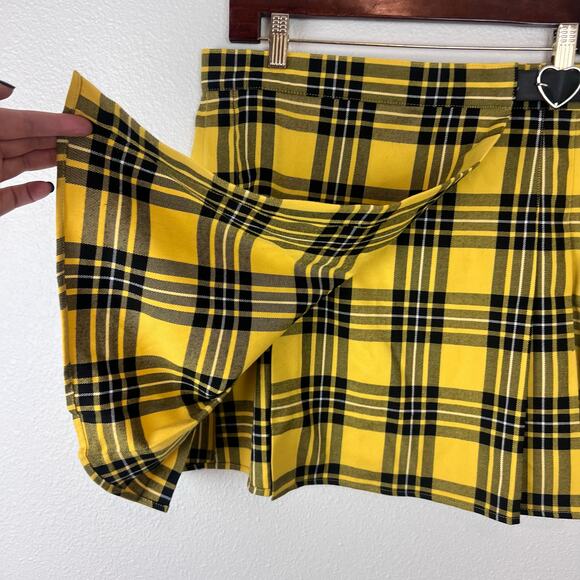 Hell Bunny Corey Yellow Plaid Pleated Mini Skirt Heart Buckle NWT L - Picture 3 of 6